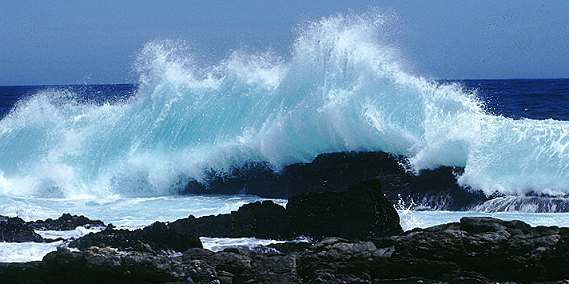 Hohe Wellen am Meer